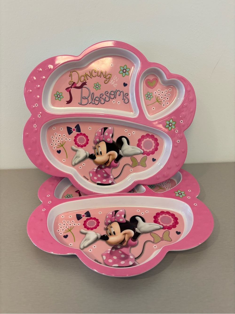Zak Designs Minnie Mouse Dancing in Blossoms Pink Plastic Heart Sectioned Plate